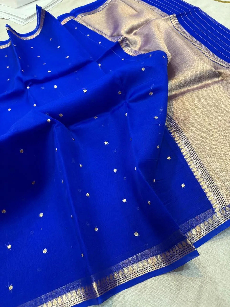 Pure Handloom Banarasi Kora Organza Silk Saree with Silk Mark | Lightweight Zari Weaving Small Border Festive Saree - Image 3