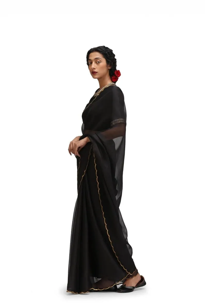 Black Organza Saree with Gold Scalloped Border & Raw Silk Blouse | Handcrafted Zardozi Work Party Wear Saree Set Wholesale - Image 5