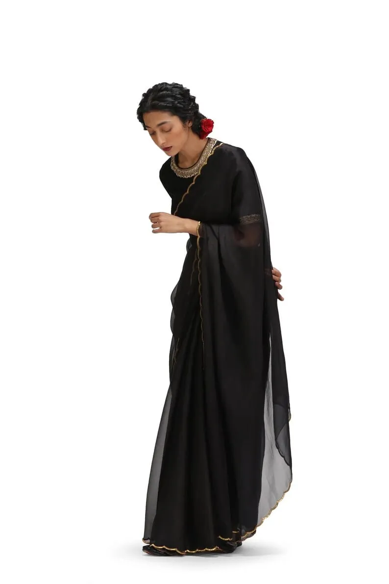 Black Organza Saree with Gold Scalloped Border & Raw Silk Blouse | Handcrafted Zardozi Work Party Wear Saree Set Wholesale - Image 9
